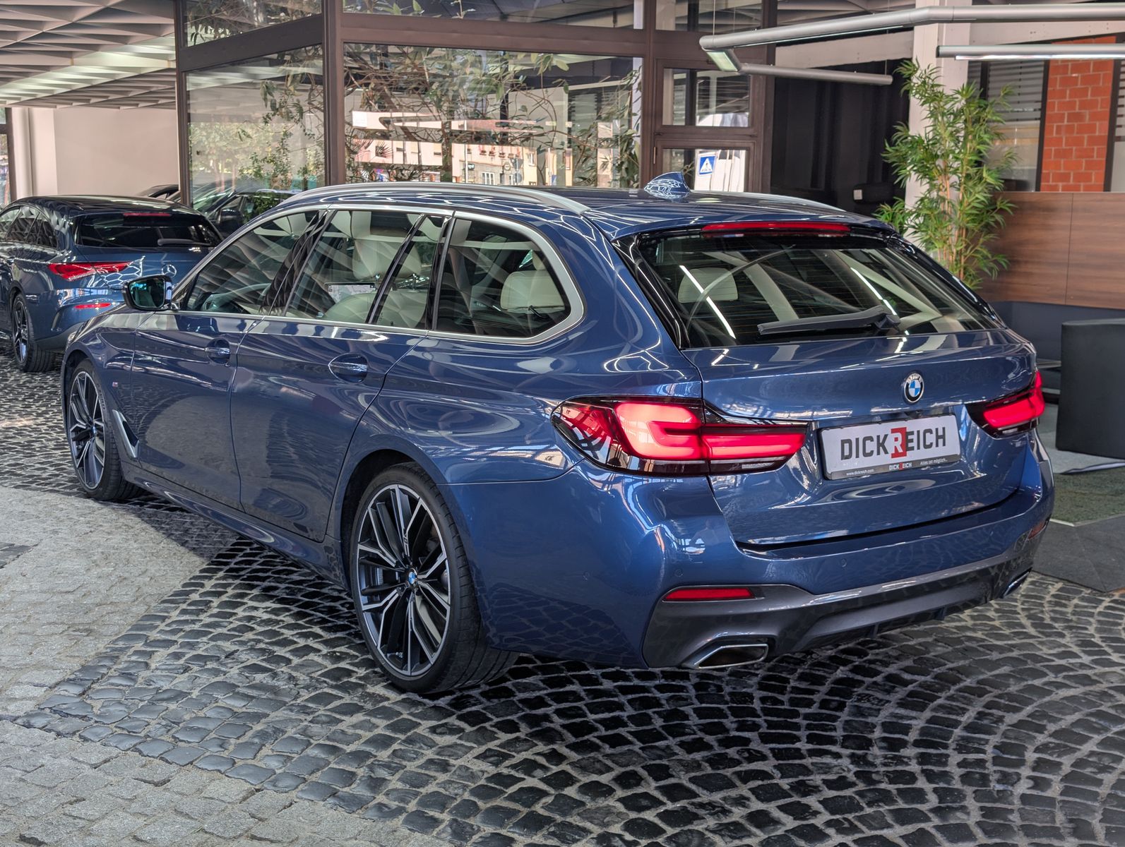 Fahrzeugabbildung BMW 530 i M Sport Tour. LEDER MEMO VIRT LED APP PANO