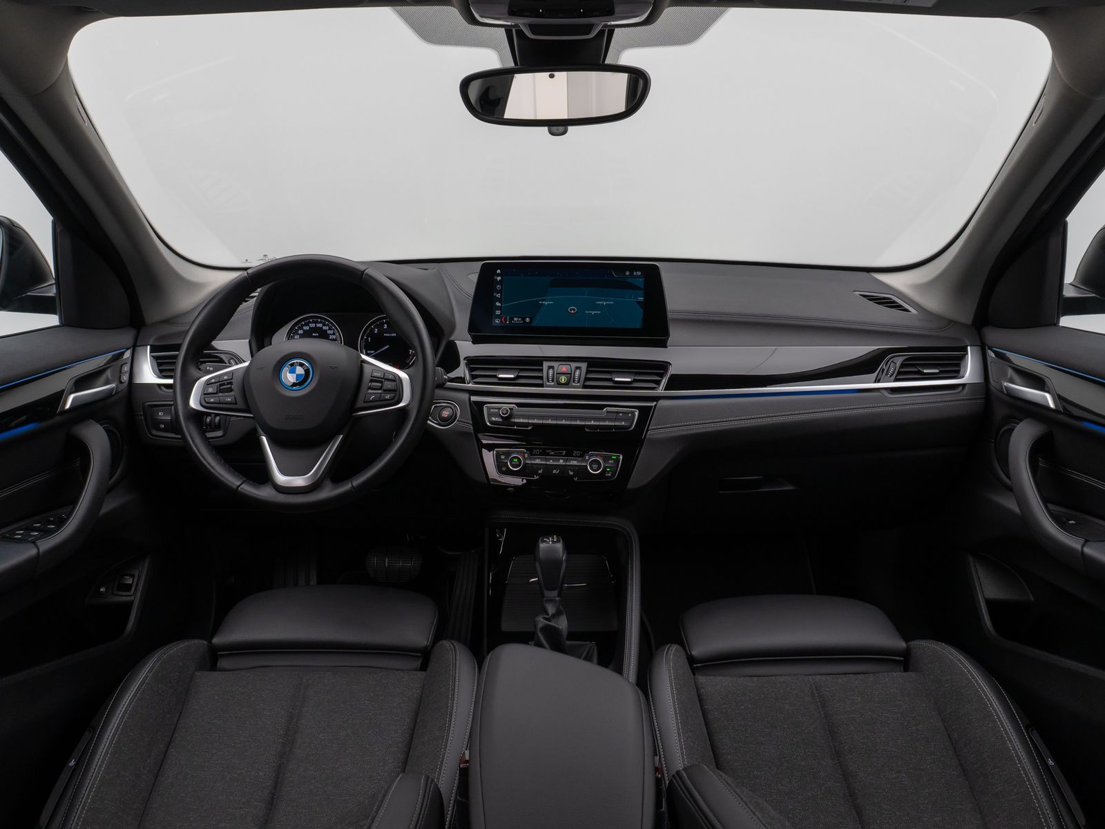 Fahrzeugabbildung BMW X1 xD25e Sport Line Kamera HUD DAB HiFi Komfort