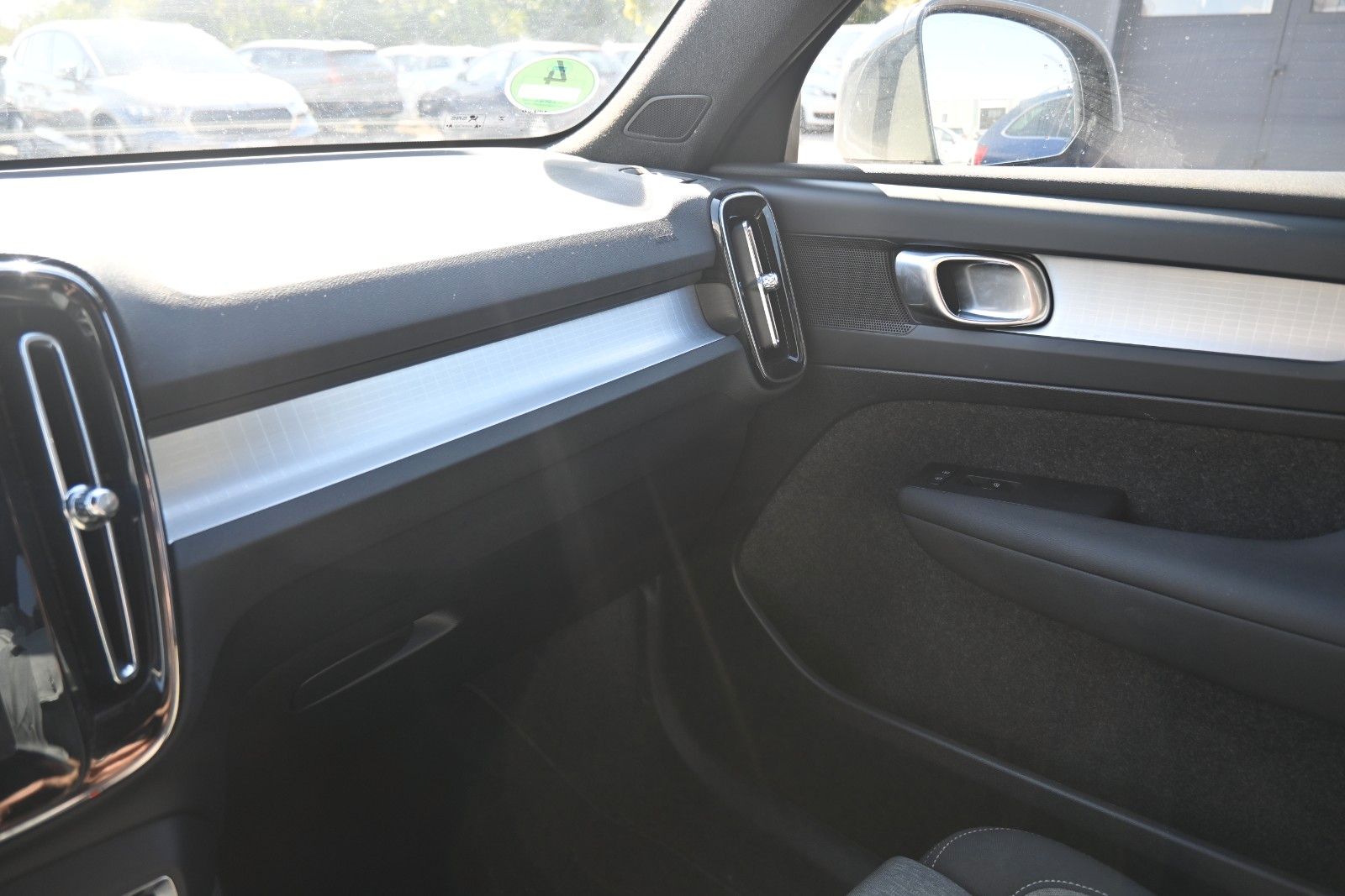 Fahrzeugabbildung Volvo XC40 B3 Benzin Core 2WD*LHZG*360°