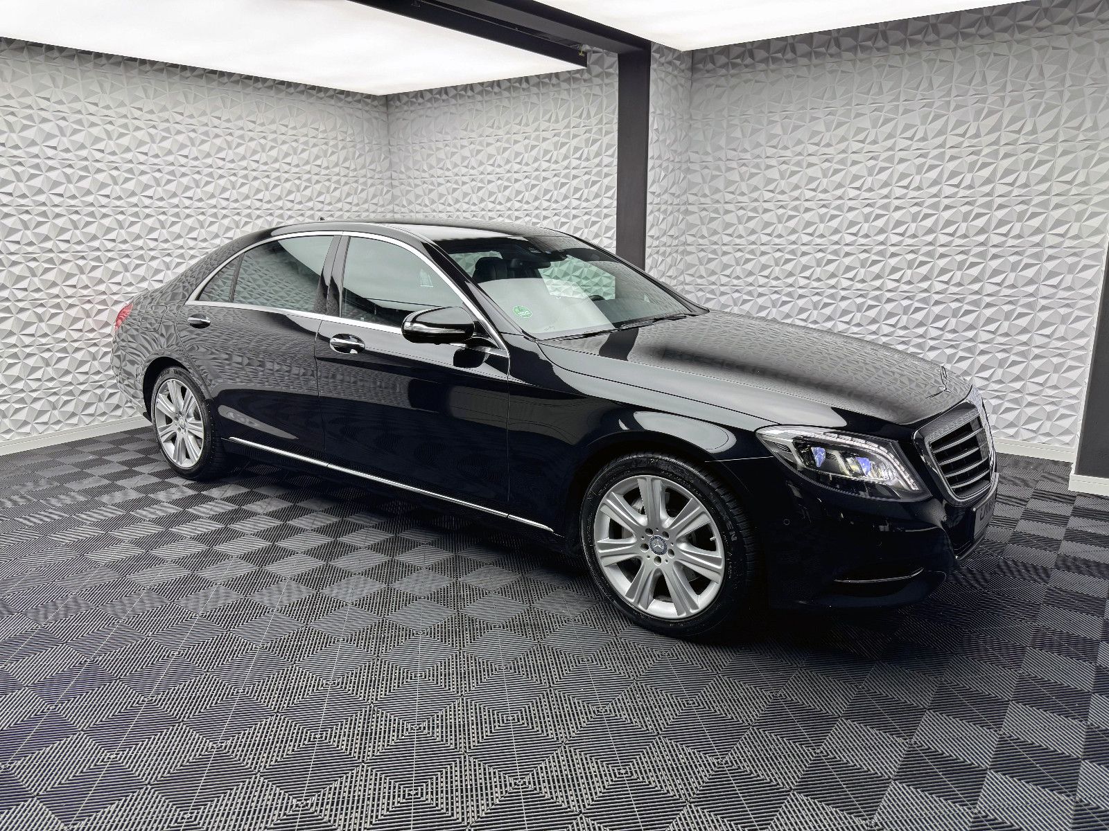 Fahrzeugabbildung Mercedes-Benz S 350d LANG/4MATIC/DISTRONIC/360°/ILS/LED/MEMORY