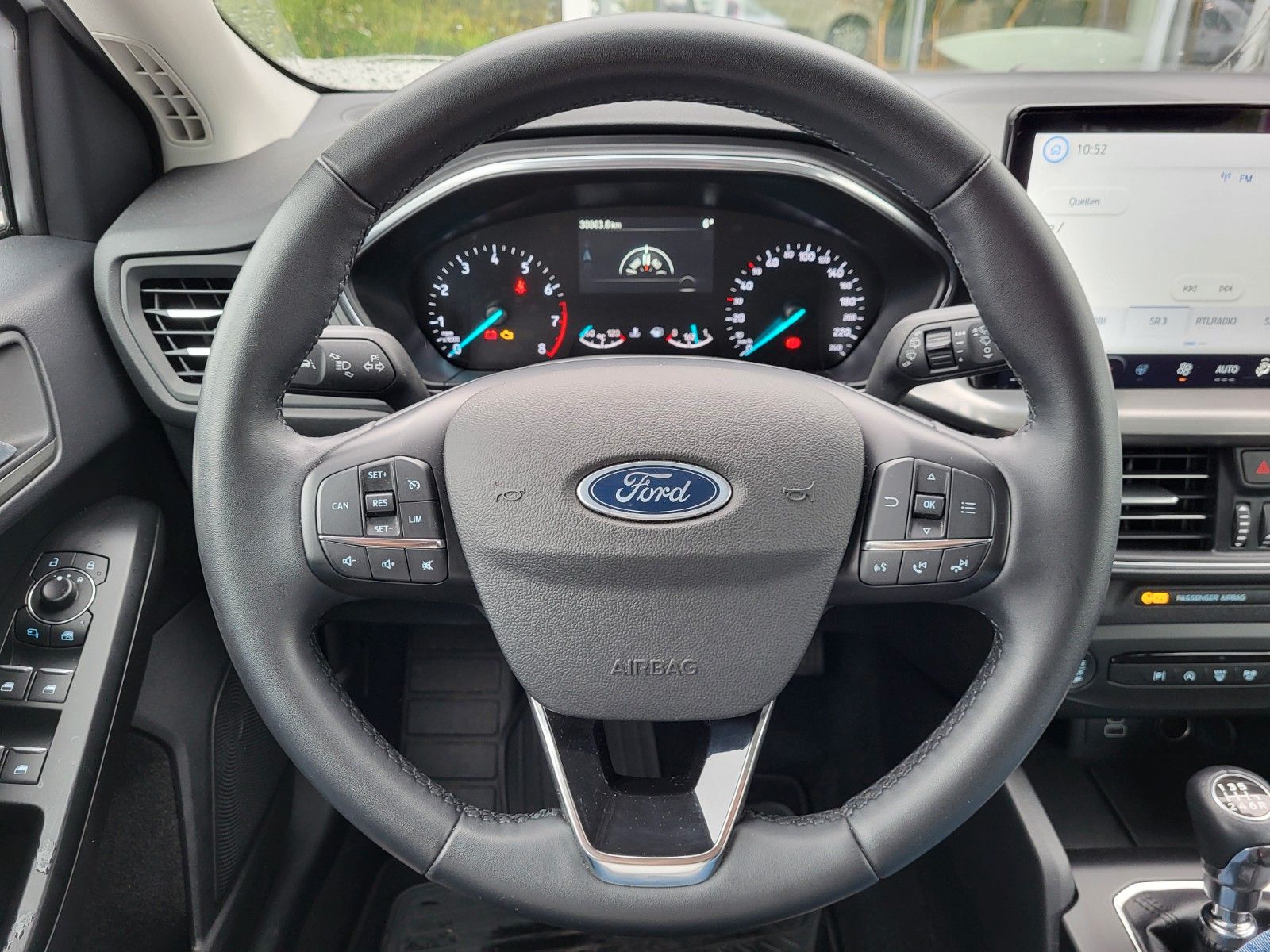 Fahrzeugabbildung Ford Focus Lim. Titanium AHK, Winter-Paket