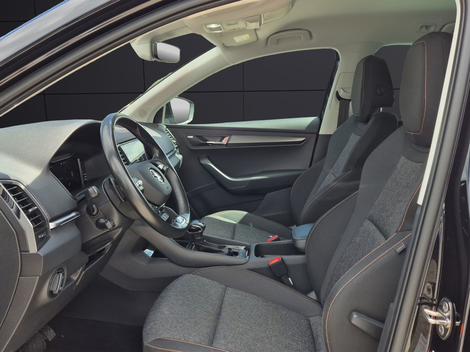 Fahrzeugabbildung SKODA Karoq TSI Clever DSG LED AHK Navi VC ACC RFK SH