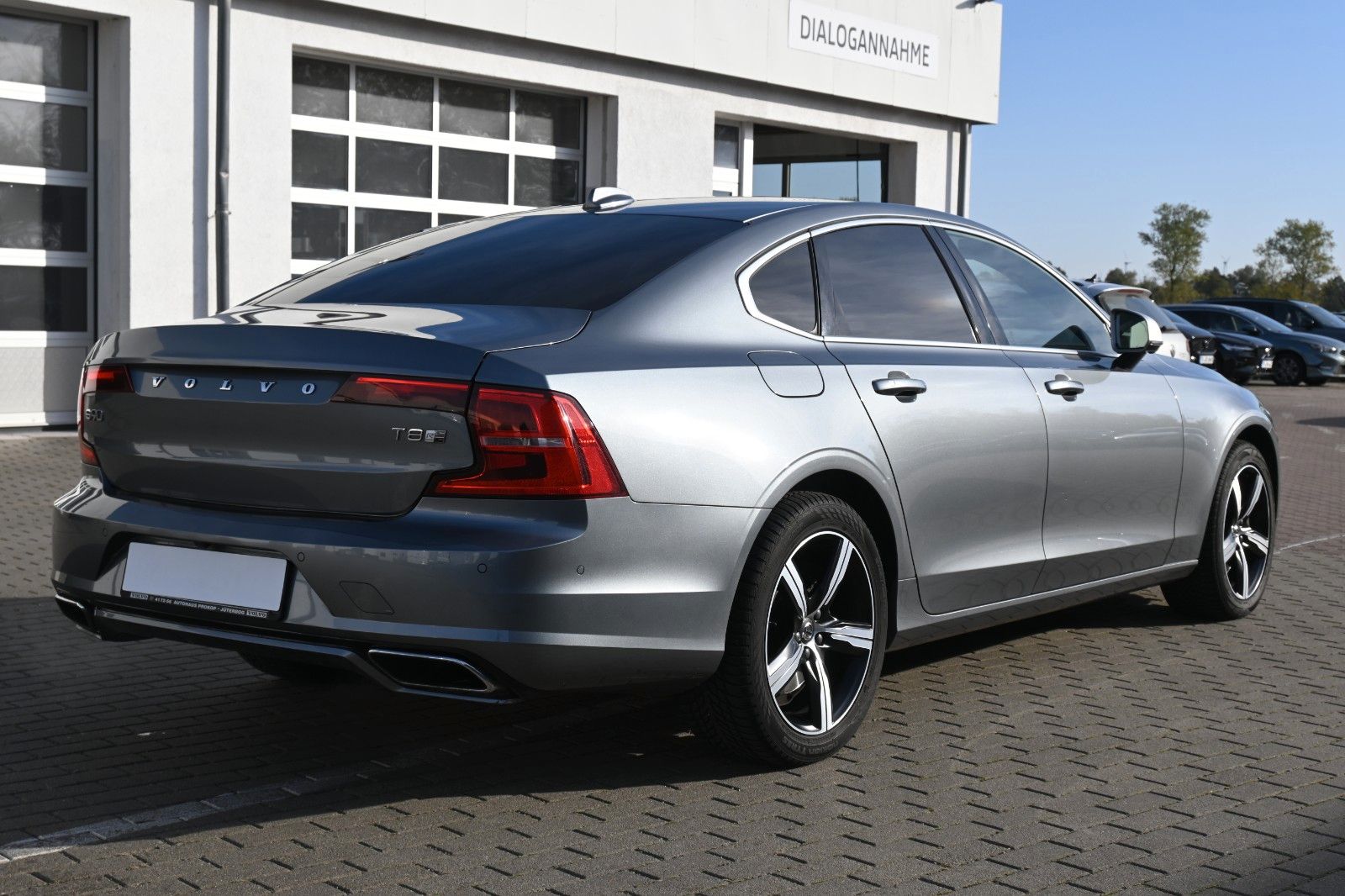 Fahrzeugabbildung Volvo S90 Lim.R-Design Plug-In Hyb. AWD*B&W*LUFT*MASS*