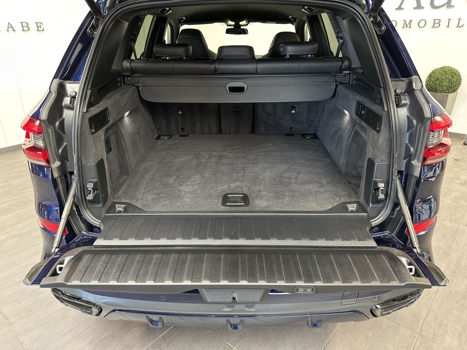 Fahrzeugabbildung BMW X5 M50i NAV+LED+ACC+HEAD-UP+360°+STANDHZG+22ZOLL