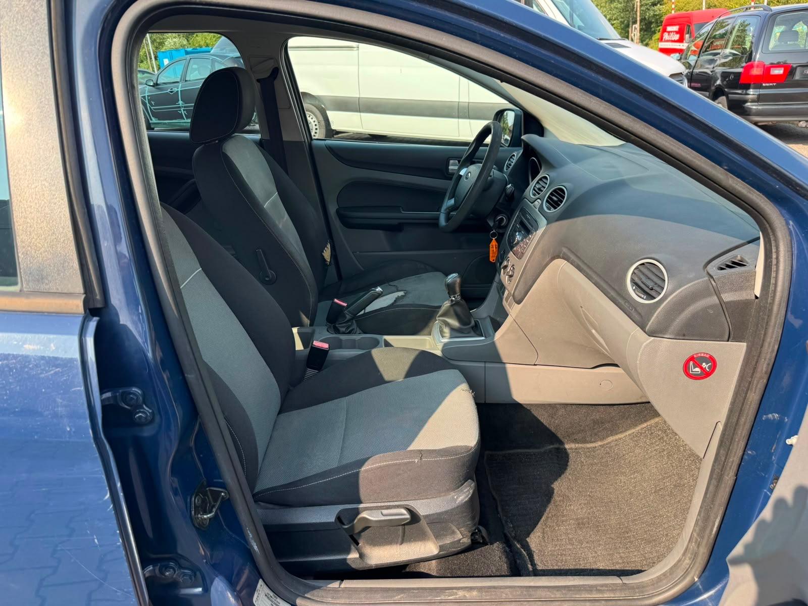 Ford Focus 2009 — photo 12