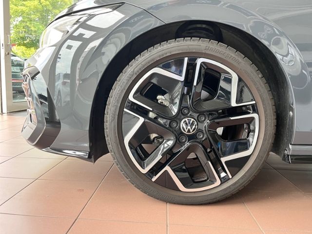 Fahrzeugabbildung Volkswagen Golf Variant 1.5 eTSI DSG R-LINE BLACK-STYLE NAV