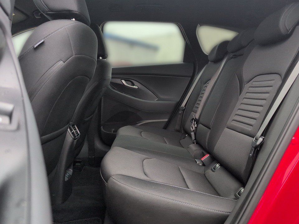 Fahrzeugabbildung Hyundai i30 KOMBI 1.5T 48V ADVANTAGE GARANTIE-08/29 NAV+