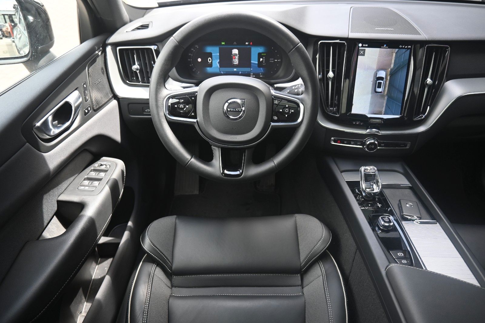 Fahrzeugabbildung Volvo XC60 T6 AWD Recharge Plus Dark*360°*ACC*AHK