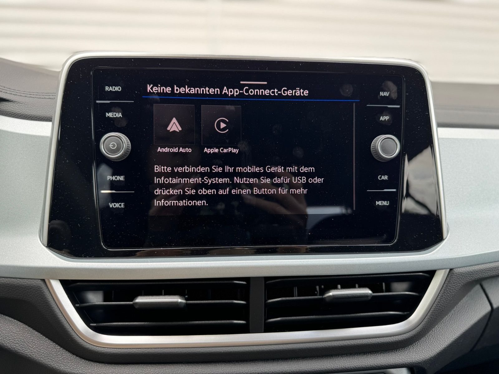 Fahrzeugabbildung Volkswagen T-Roc Goal 1.0 TSI Navi ACC LED