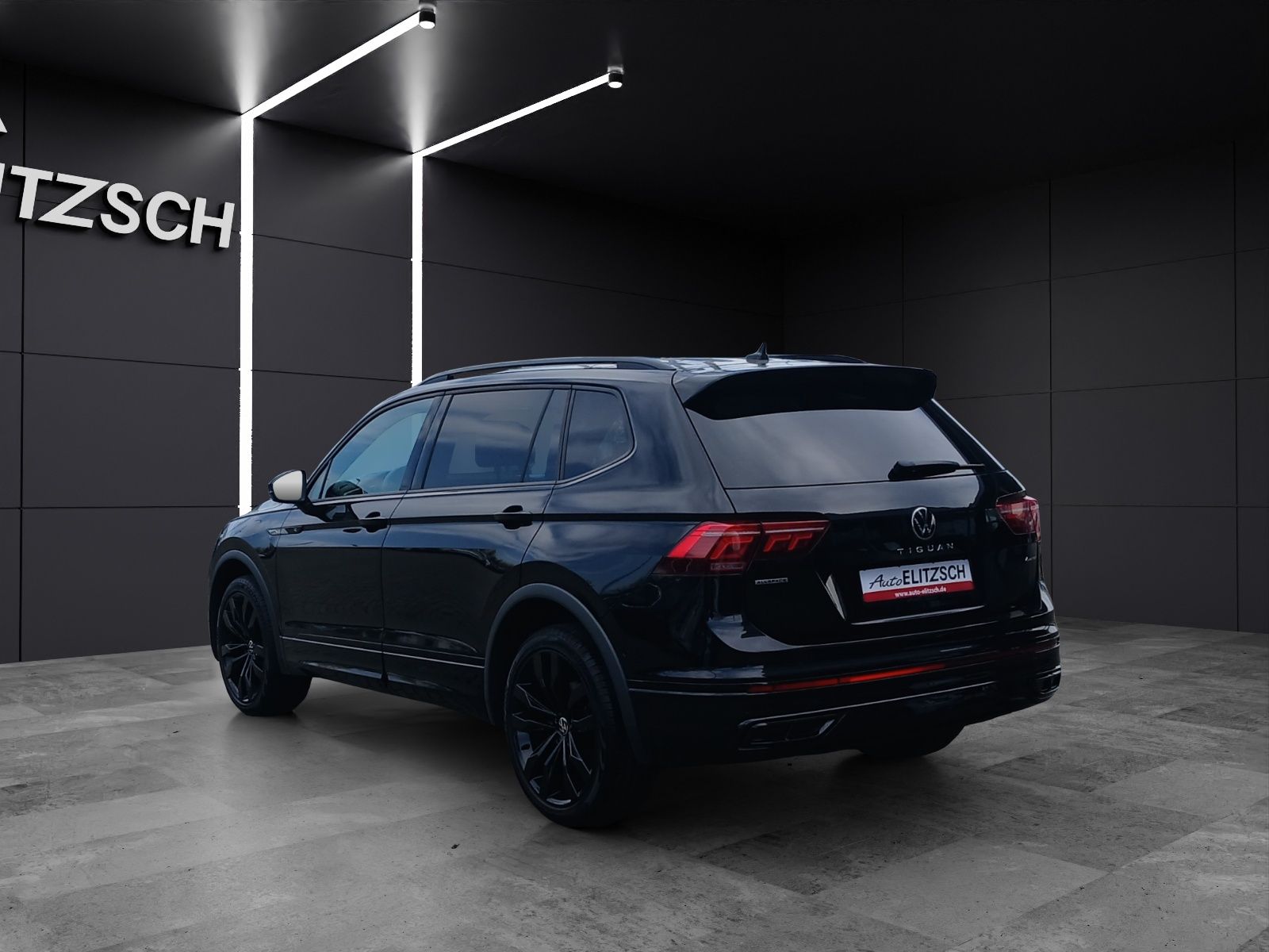 Fahrzeugabbildung Volkswagen Tiguan Allspace TSI R-Line DSG 4M Matrix AHK Nav