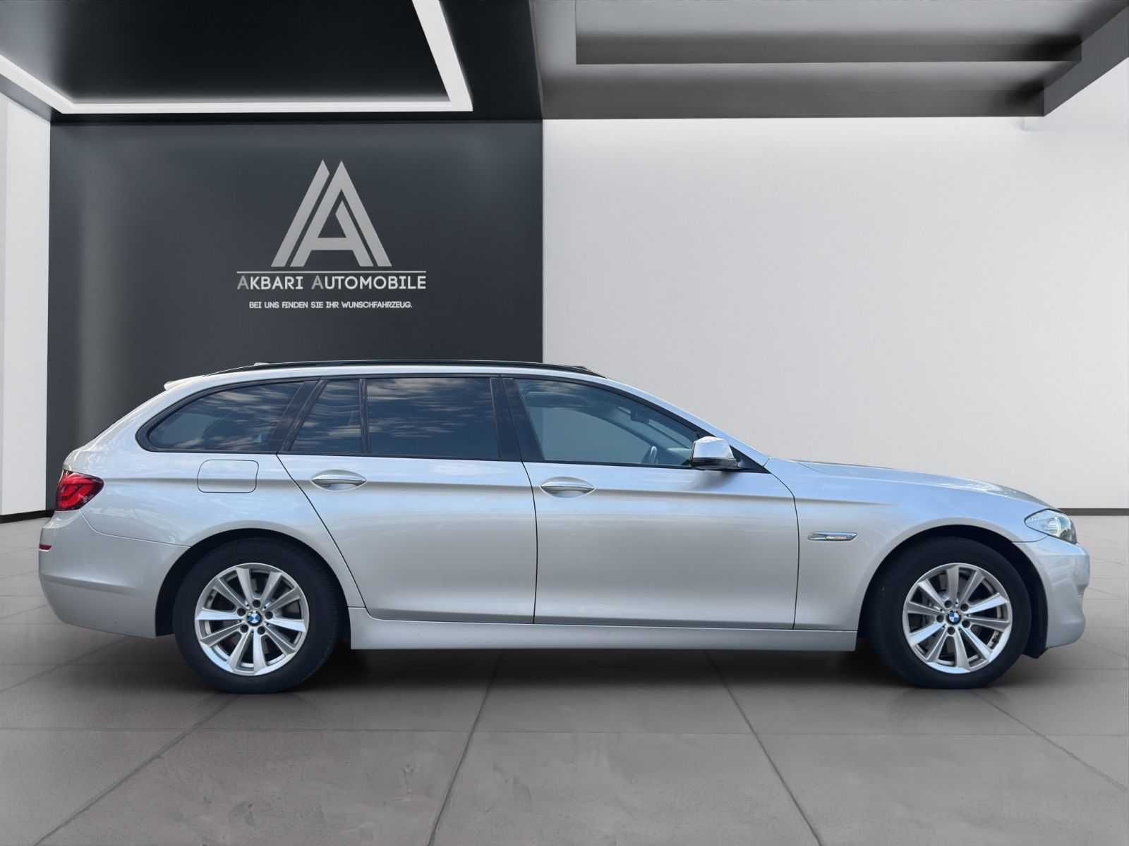 Fahrzeugabbildung BMW 530d Touring*Pano*hinterachslenk*Vollausstattung