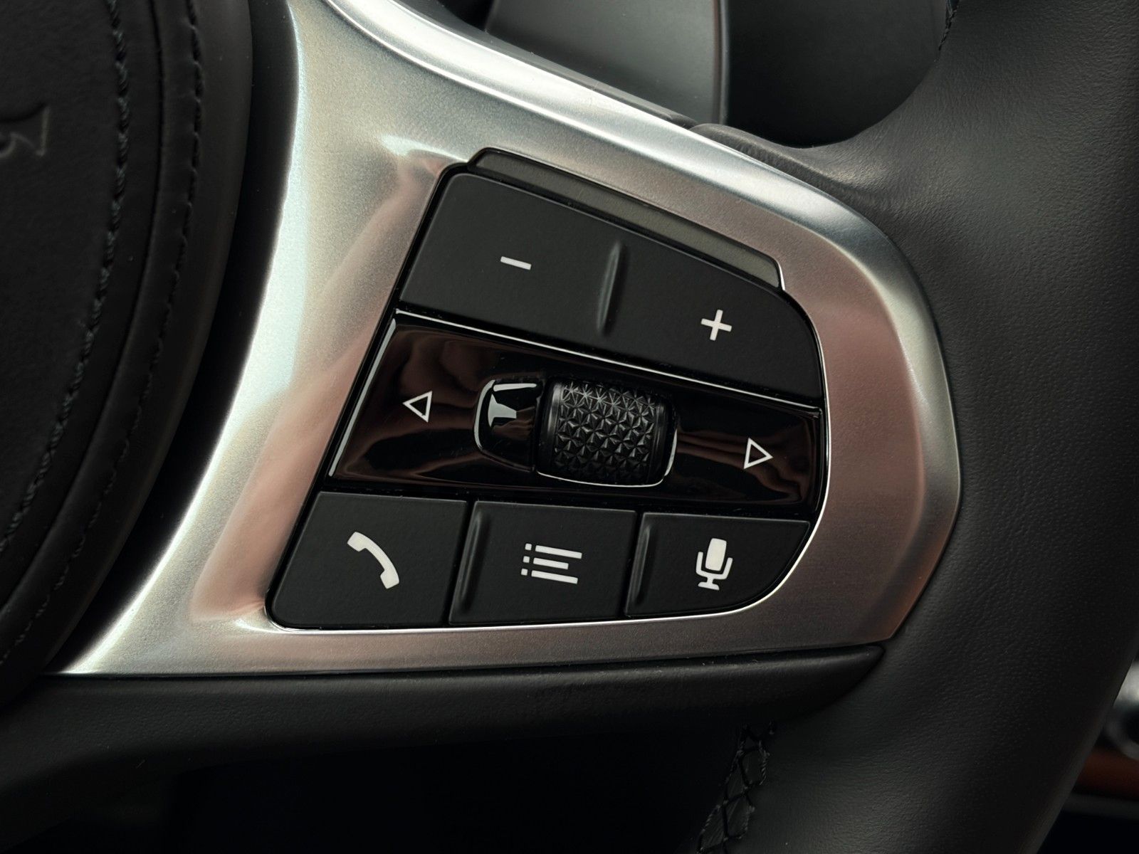 Fahrzeugabbildung BMW M440i xDr M Sport Pro Laser StHzg HUD HK S-Dach