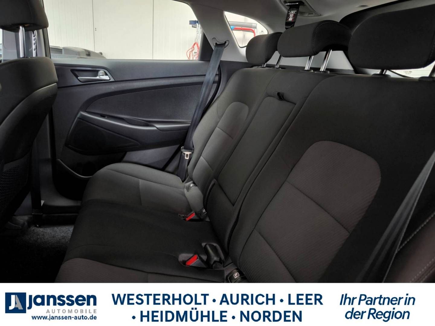 Fahrzeugabbildung Hyundai TUCSON FL 1.6 GDi M/T 2WD PURE  Navigation