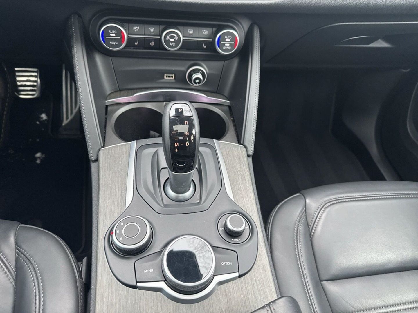 Fahrzeugabbildung Alfa Romeo Stelvio Super Q4 -Panoramadach-Xenon-AHK-