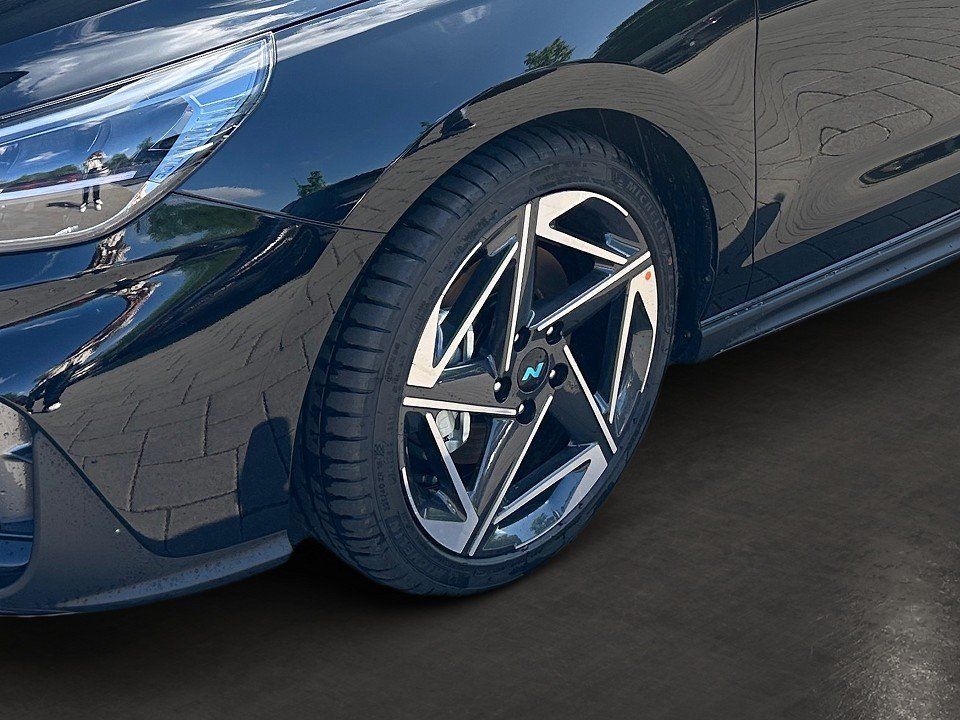 Fahrzeugabbildung Hyundai i30 1.5T 140PS N LINE Sitz-Paket Panoramadach