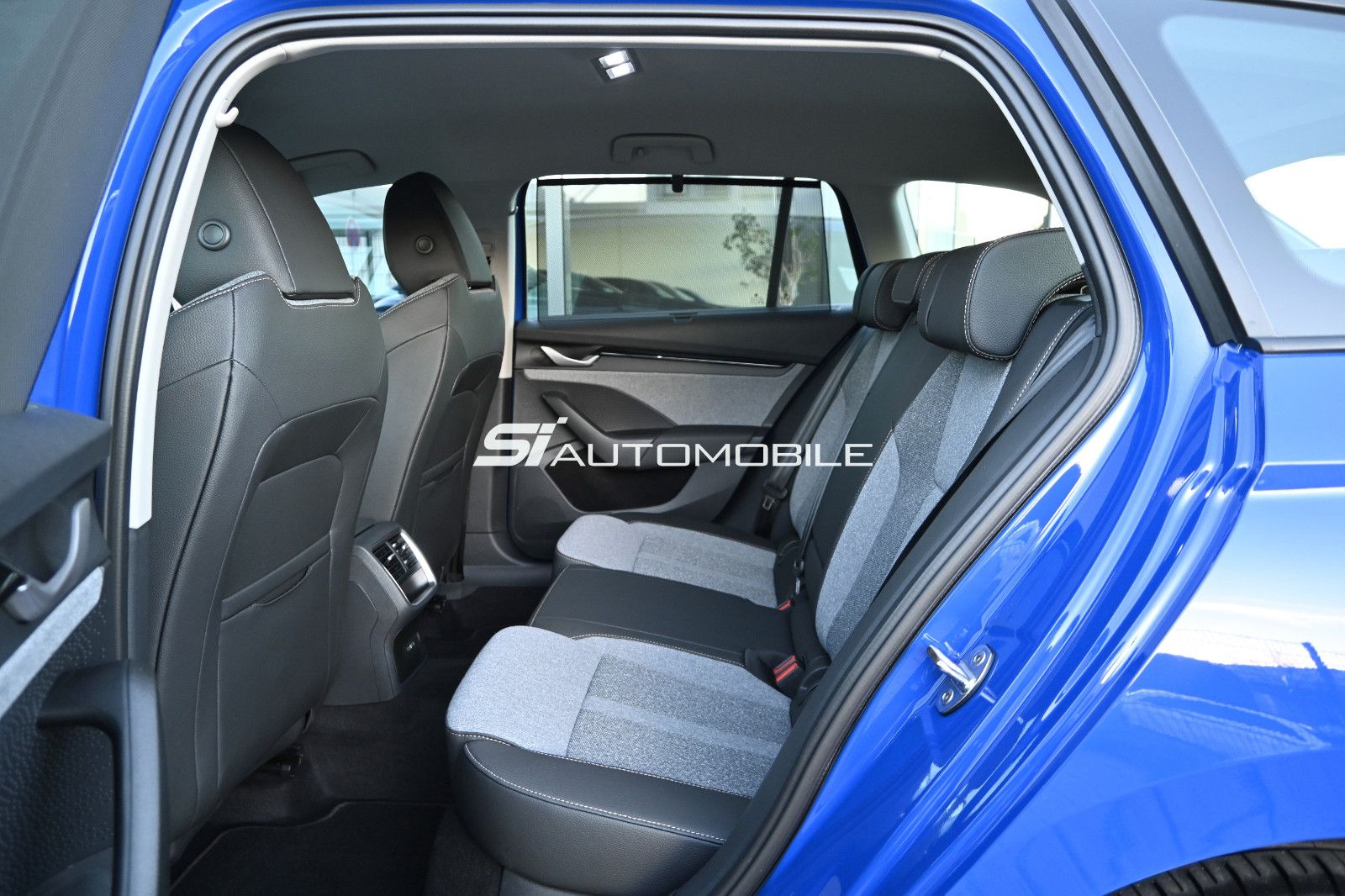 Fahrzeugabbildung SKODA Octavia 2.0 TDI DSG Combi°AHK°KOMF.PAK°STANDHEIZ