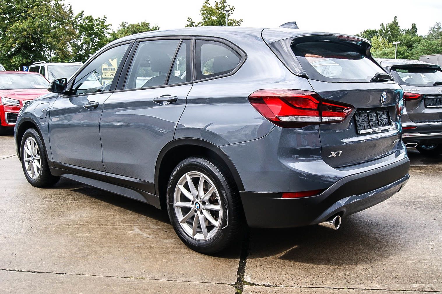 Fahrzeugabbildung BMW X1 xDrive 25e Advantage STORM BAY INDIVIDUAL LED