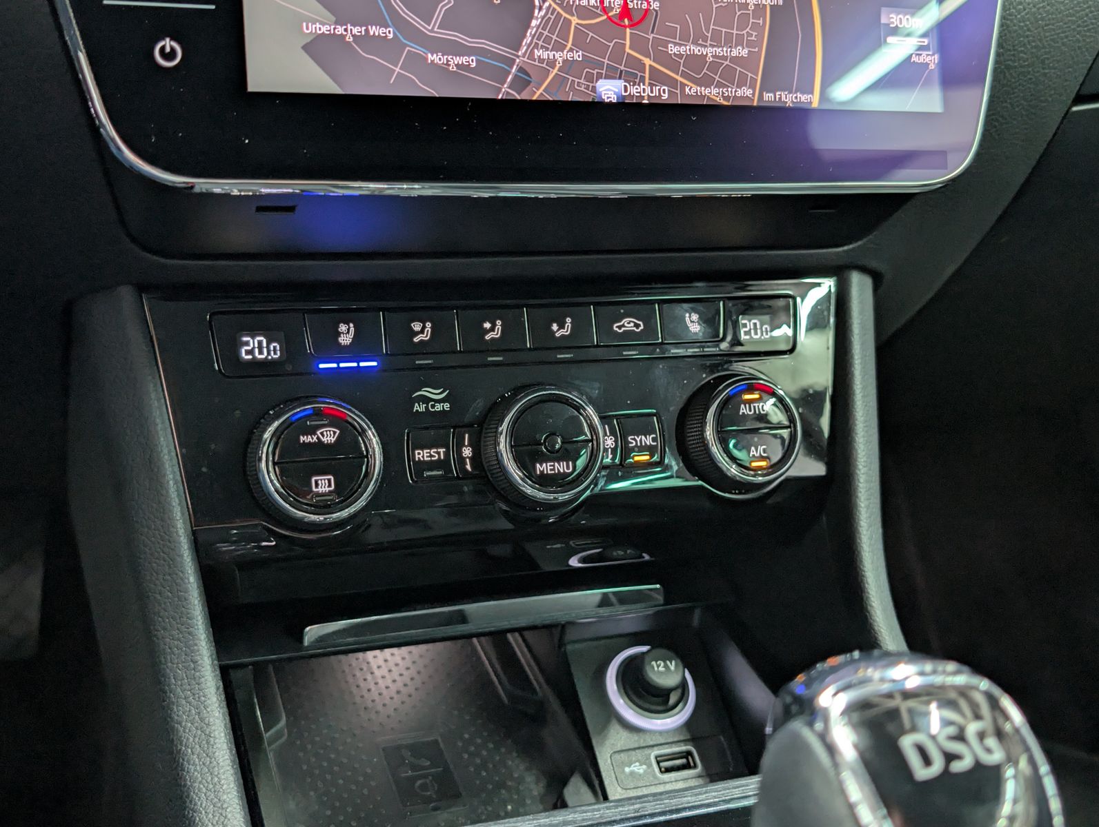 Fahrzeugabbildung SKODA Superb Premium Edition 2.0 TDI ACC VIRT MASSAGE