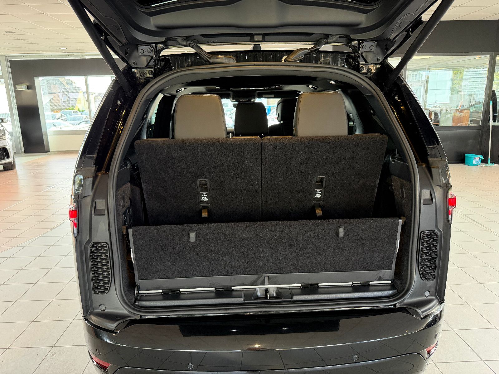 Fahrzeugabbildung Land Rover Discovery 5 R-Dynamic HSE D250 c AWD/PANO/MEMORY
