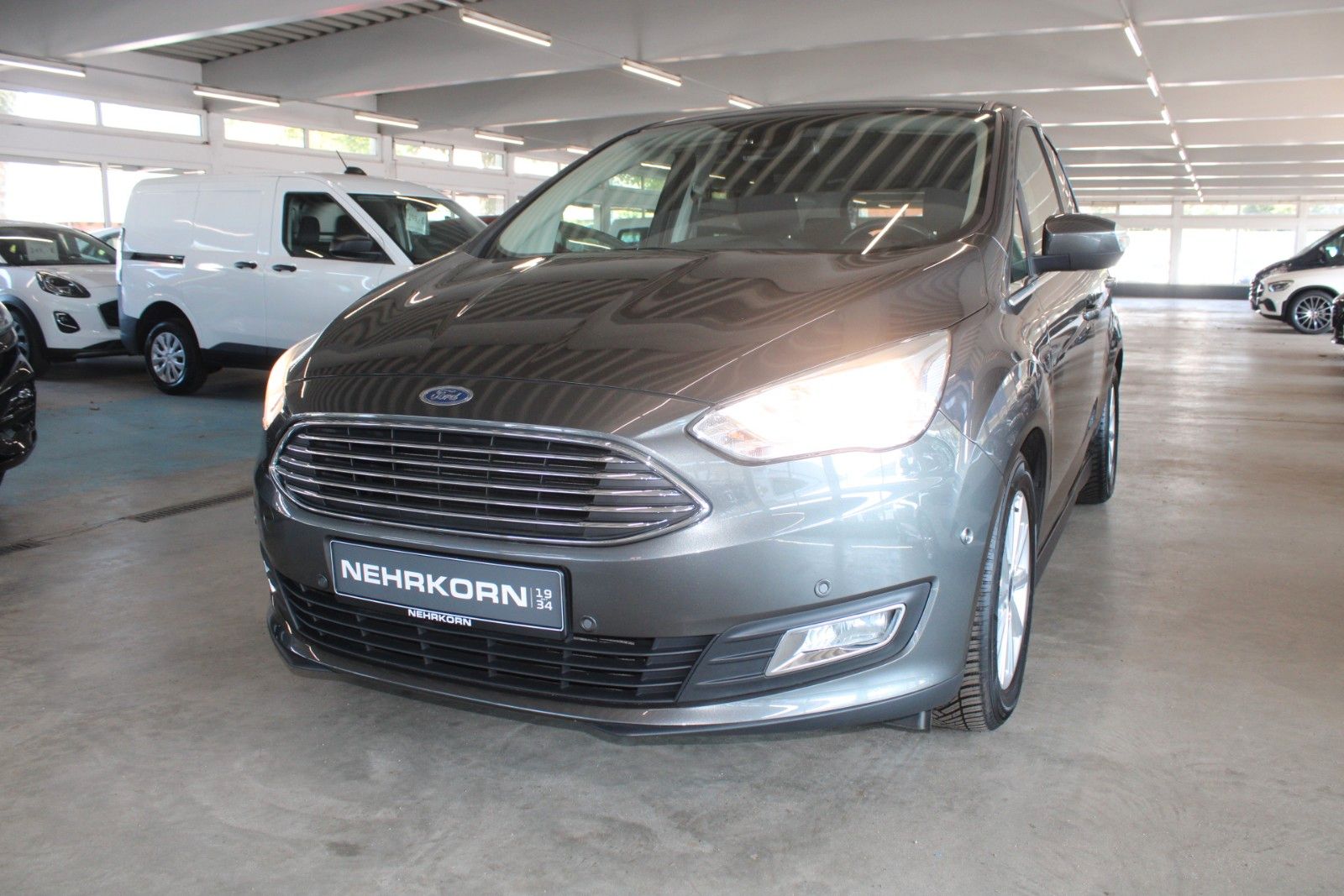 Fahrzeugabbildung Ford C-Max 1,5 Titanium Automatik NAVI AHK WinterPak
