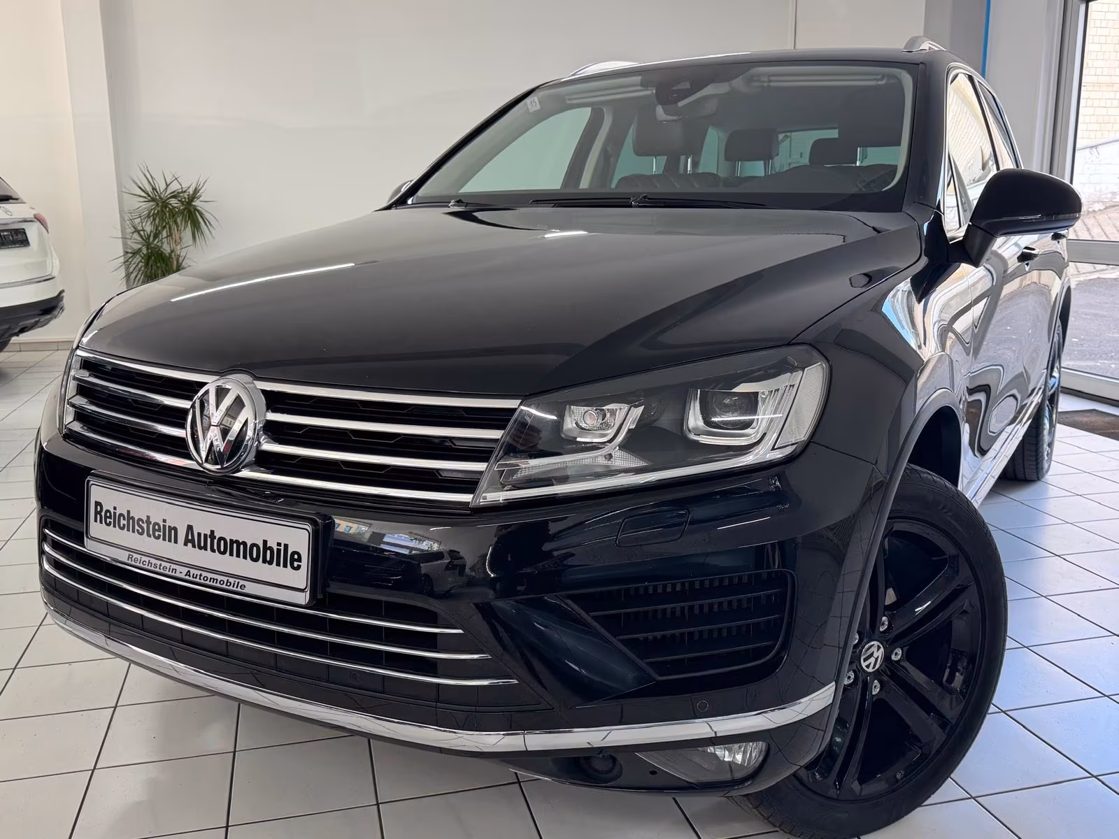 Volkswagen Touareg 3.0 Executive 4M TOTW RAUTE AHK LUFT ACC