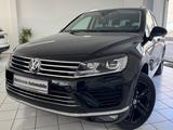 Volkswagen Touareg 3.0 Executive 4M TOTW RAUTE AHK LUFT ACC - VW Touareg Gebrauchtwagen in Berlin