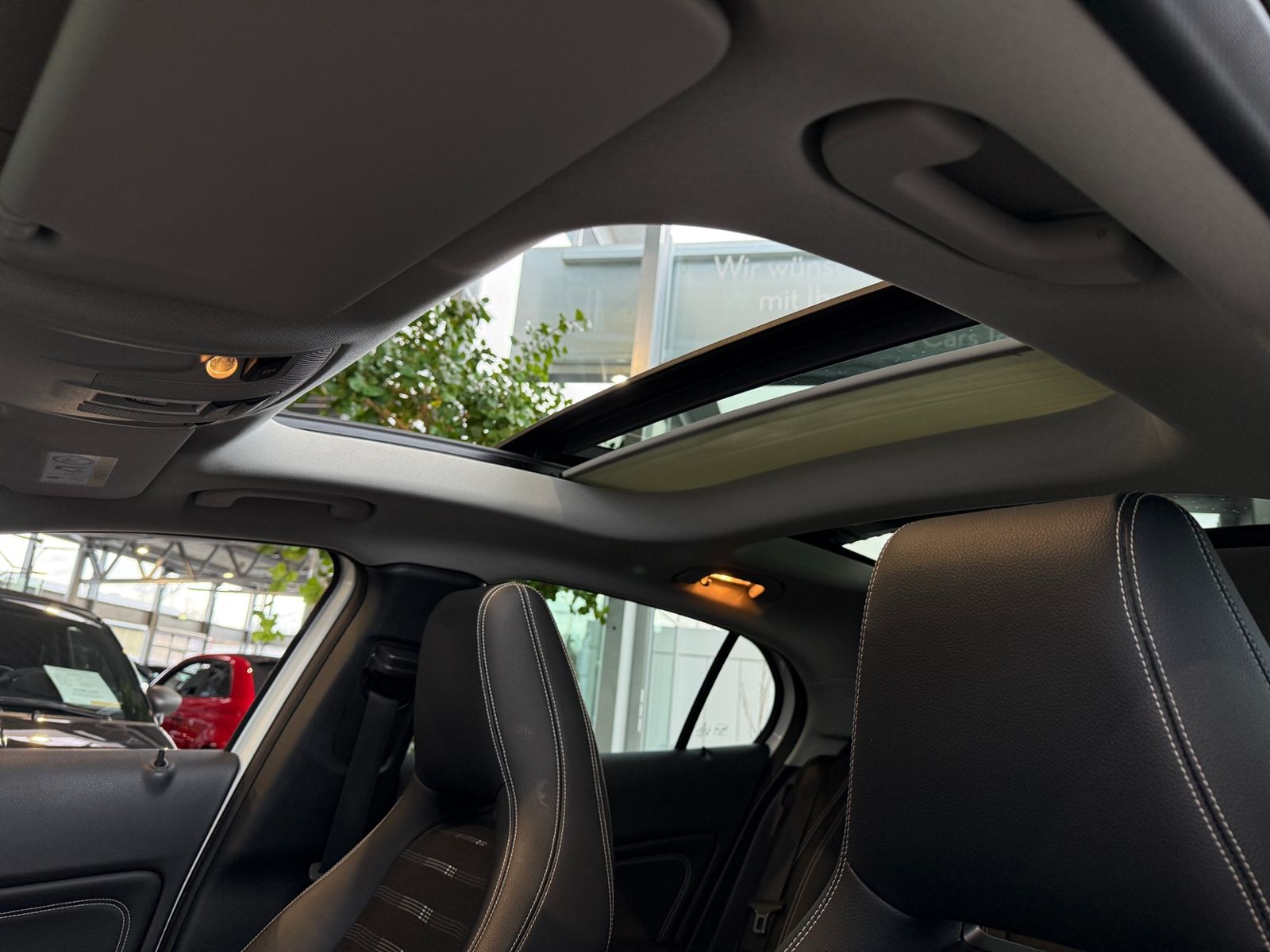 Fahrzeugabbildung Mercedes-Benz GLA 200 Night PANO LED NAVI