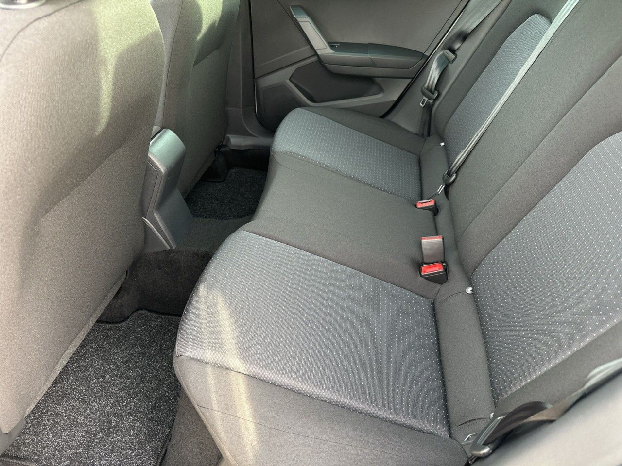 Fahrzeugabbildung SEAT Arona Road Edition 1.0 TSI 116 PS DSG