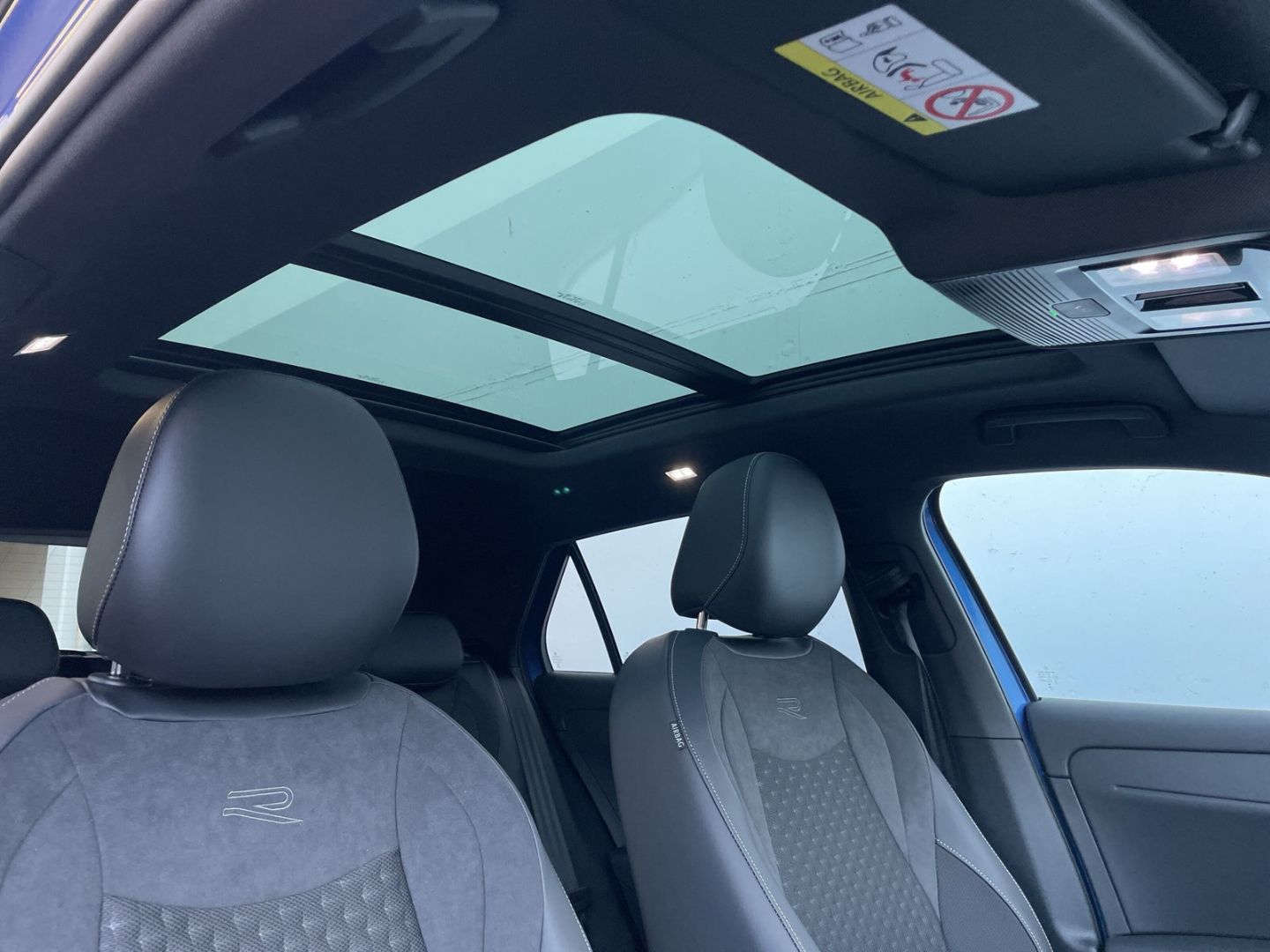 T-Roc R-Line 1.5 eTSI IQ.LIGHT/HUD/AHK/Pano/H&K 