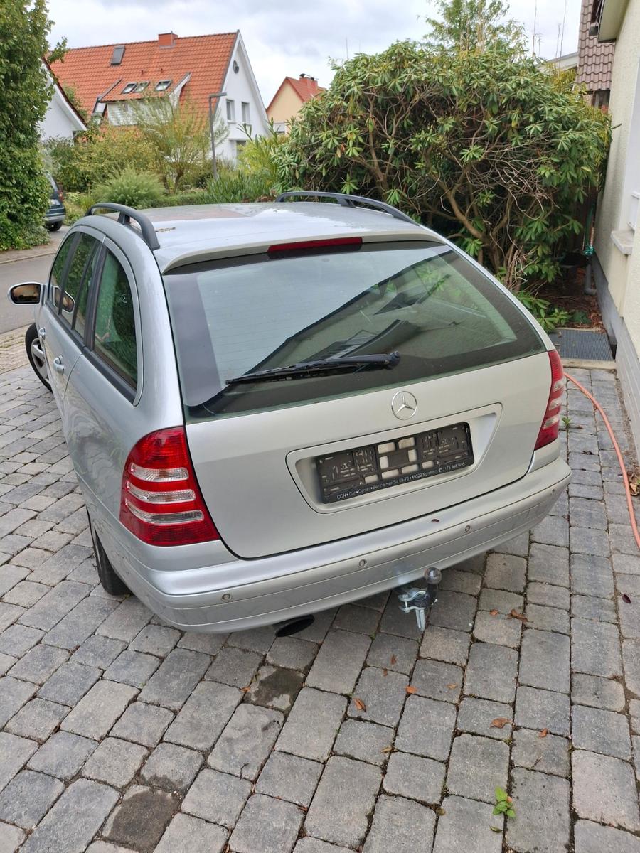 Mercedes-Benz C180 2005 — engine 1.796 cm³, 143 HP (105kW)