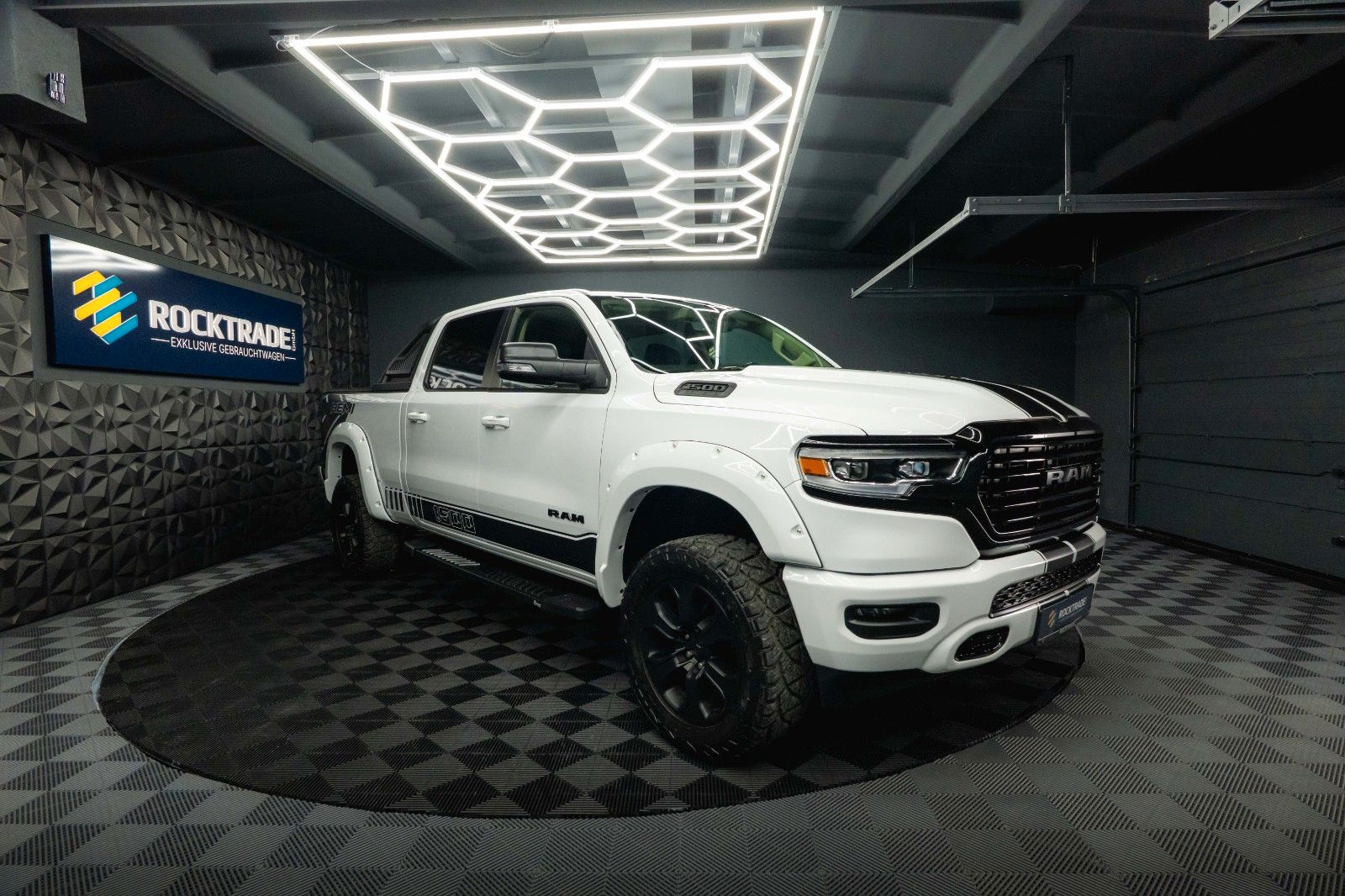 Fahrzeugabbildung Dodge RAM 5.7 V8 HEMI 4x4 OFFROAD LONGBED AXLE LOCK