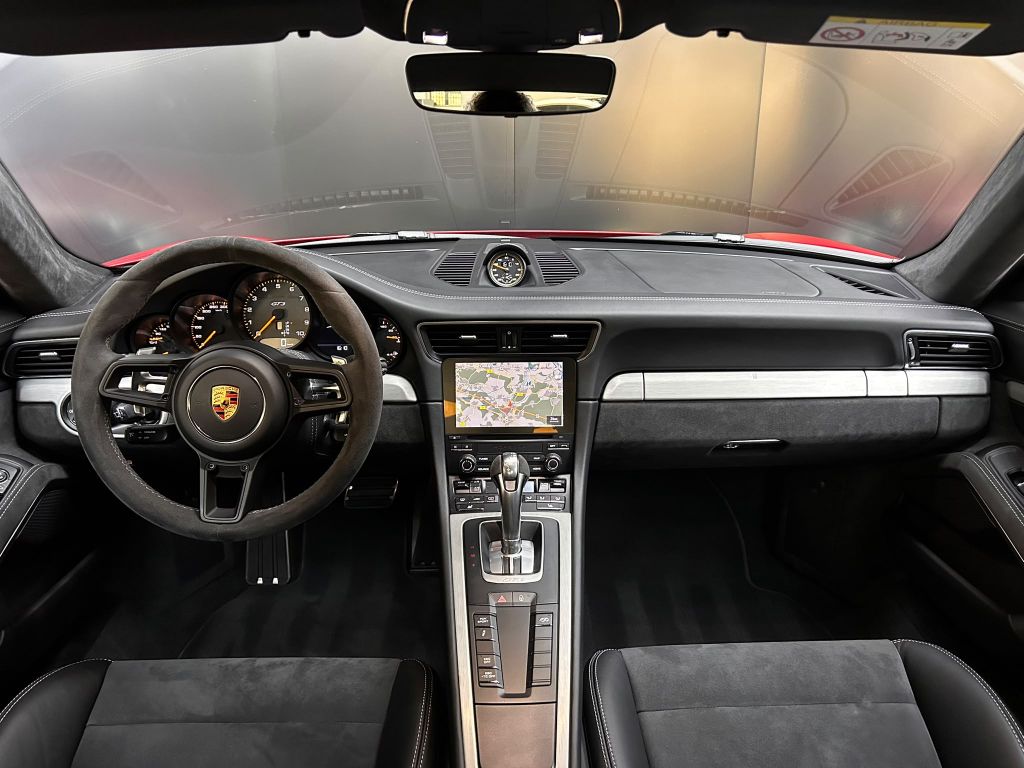 PORSCHE 911 2018