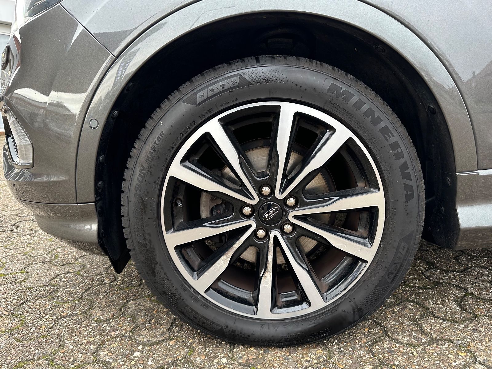 Fahrzeugabbildung Ford Kuga 1.5 EcoBoost ST-Line Navi/BiXenon/Sound/SHZ