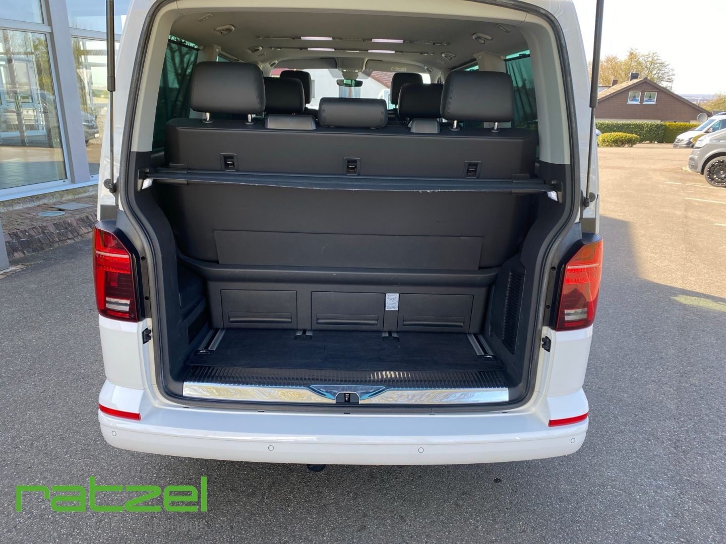 Fahrzeugabbildung Volkswagen T6.1 Multivan 2.0 TDI DSG Generation Six AHK-abn