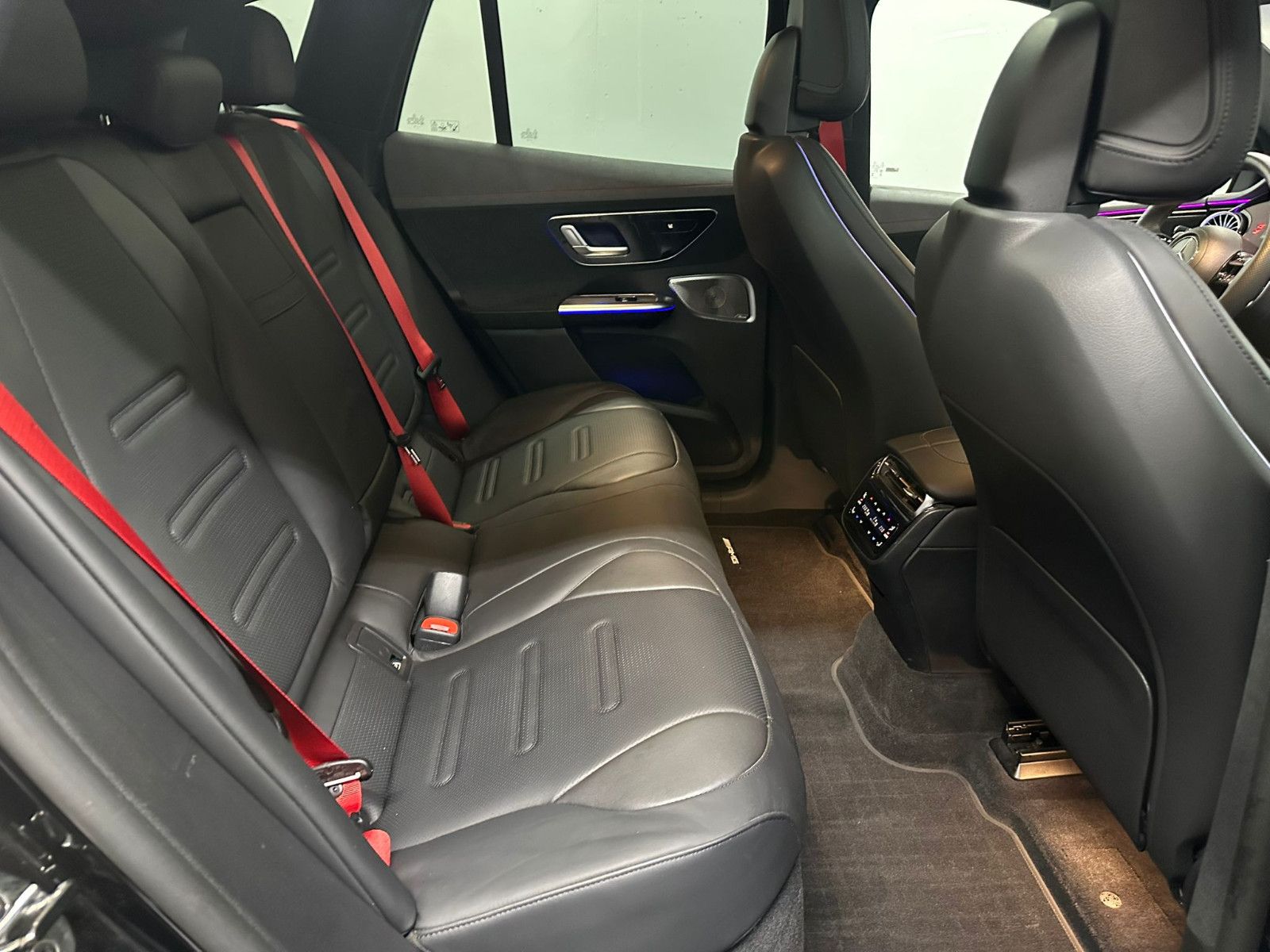 Fahrzeugabbildung Mercedes-Benz EQE 43 SUV AMG-LINE 4MATIC *Hyperscreen*PANO*