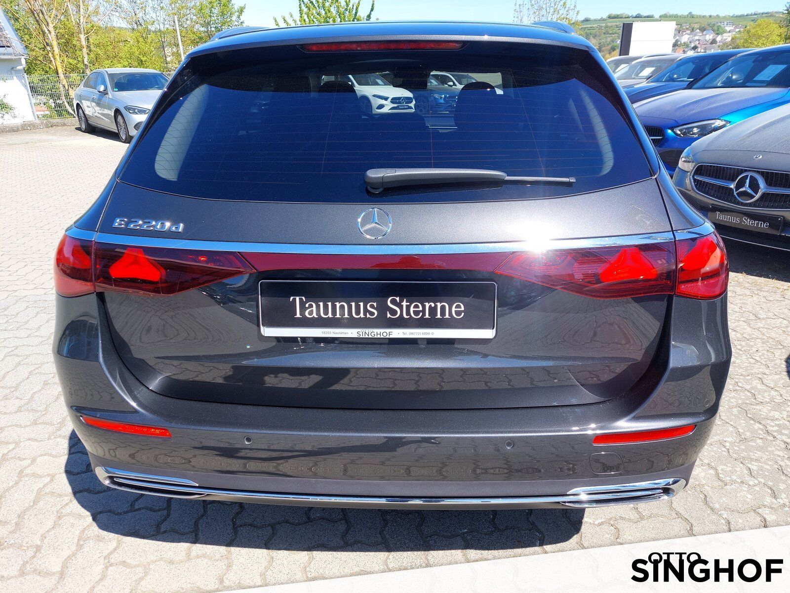 Fahrzeugabbildung Mercedes-Benz E 220 d T Avantgarde +Pano+Digital+Distronic+360
