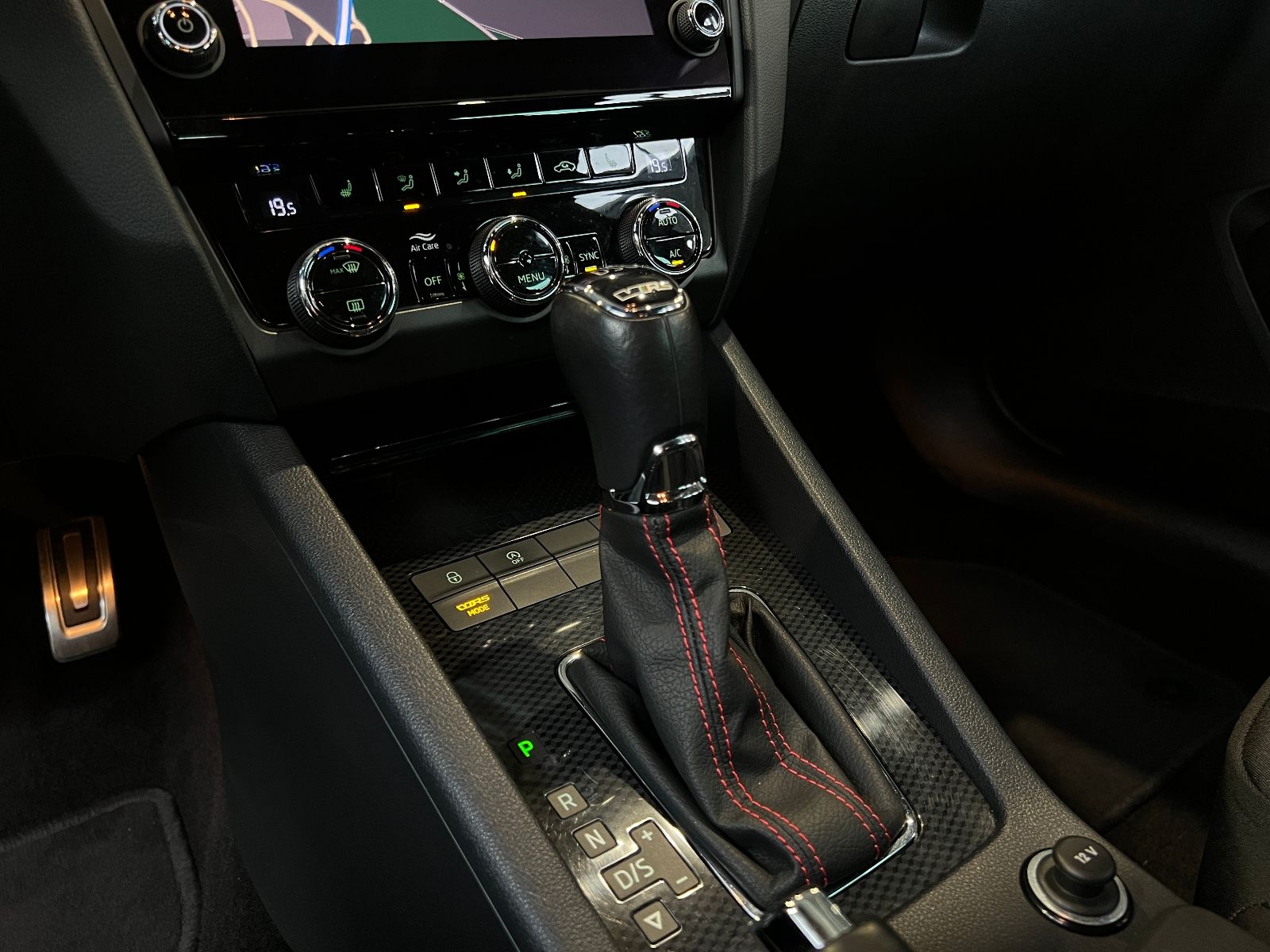 Fahrzeugabbildung SKODA Octavia Combi RS KLIMA LED NAVI LEDER ALU