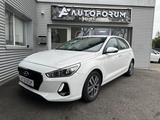 Hyundai i30 Pure *PDC*SHZ*KLIMA*LED*TEMPOMAT*SCHECKHEFT* - Hyundai i30 Pure mit Benzin-Antrieb