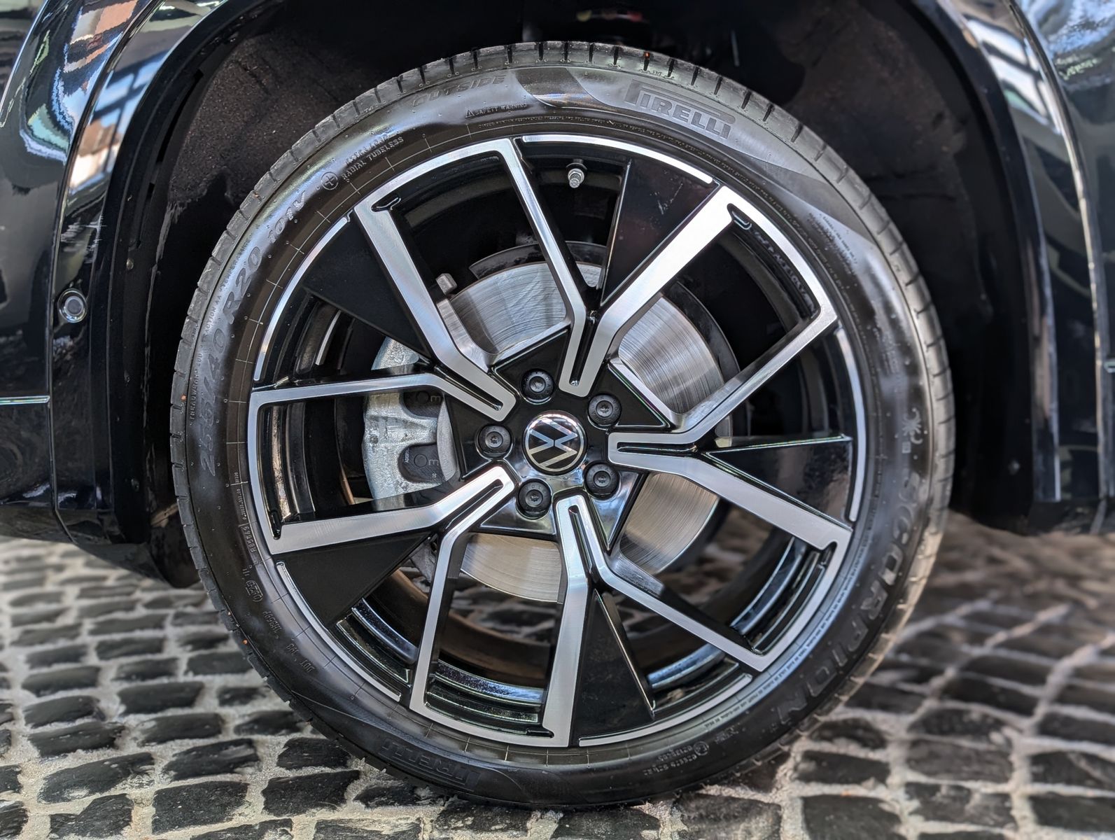 Fahrzeugabbildung Volkswagen Tayron R-Line 360°H&K HUD PANO IQ-LIGHT BLACK 7S