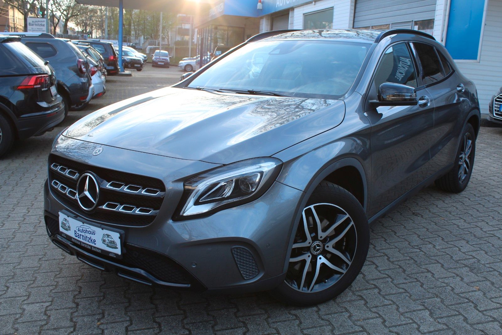 MERCEDES-BENZ GLA 250 4Matic * LED * Kamera * Navi * Tempomat