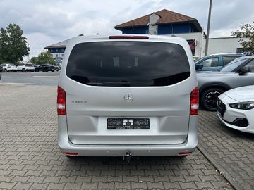 Mercedes V 220 - 4