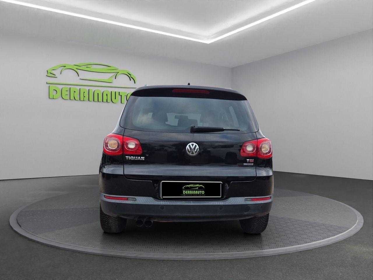 Volkswagen Tiguan 2010 — interior