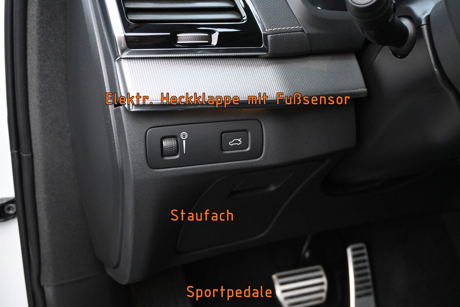 Fahrzeugabbildung Volvo XC90 B5 D AWD R-Design °ACC°AHK°PANO°STANDHEIZ°