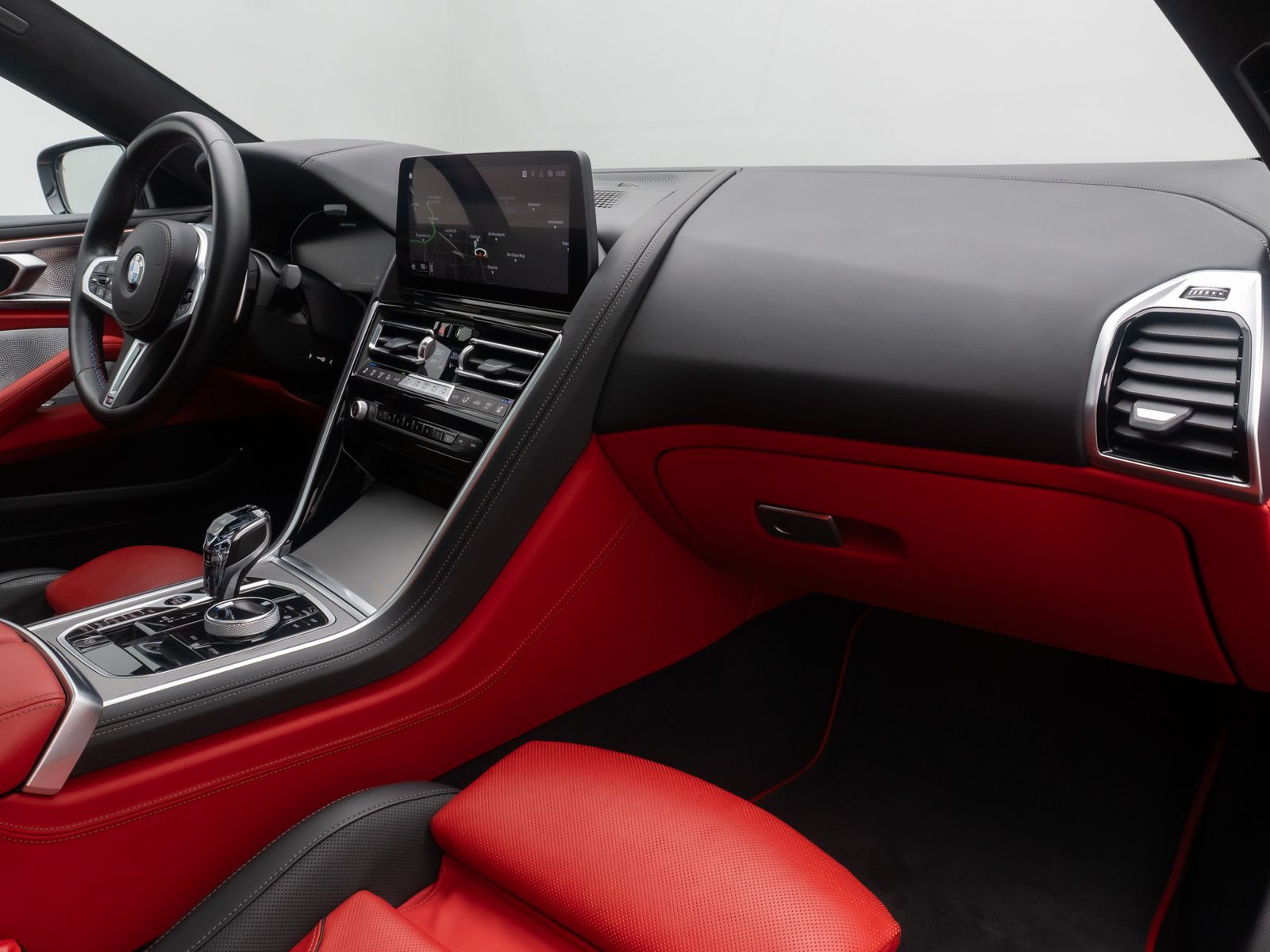 Fahrzeugabbildung BMW M850i xD Gran Coup&eacute; Panorama Individual B&W Voll