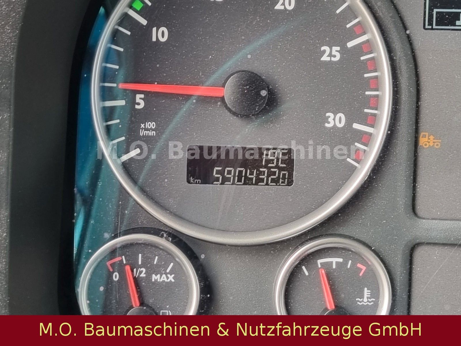 Fahrzeugabbildung MAN TGX 26.440 / Kroll 35609 / L+L Achse / Euro5/ADR