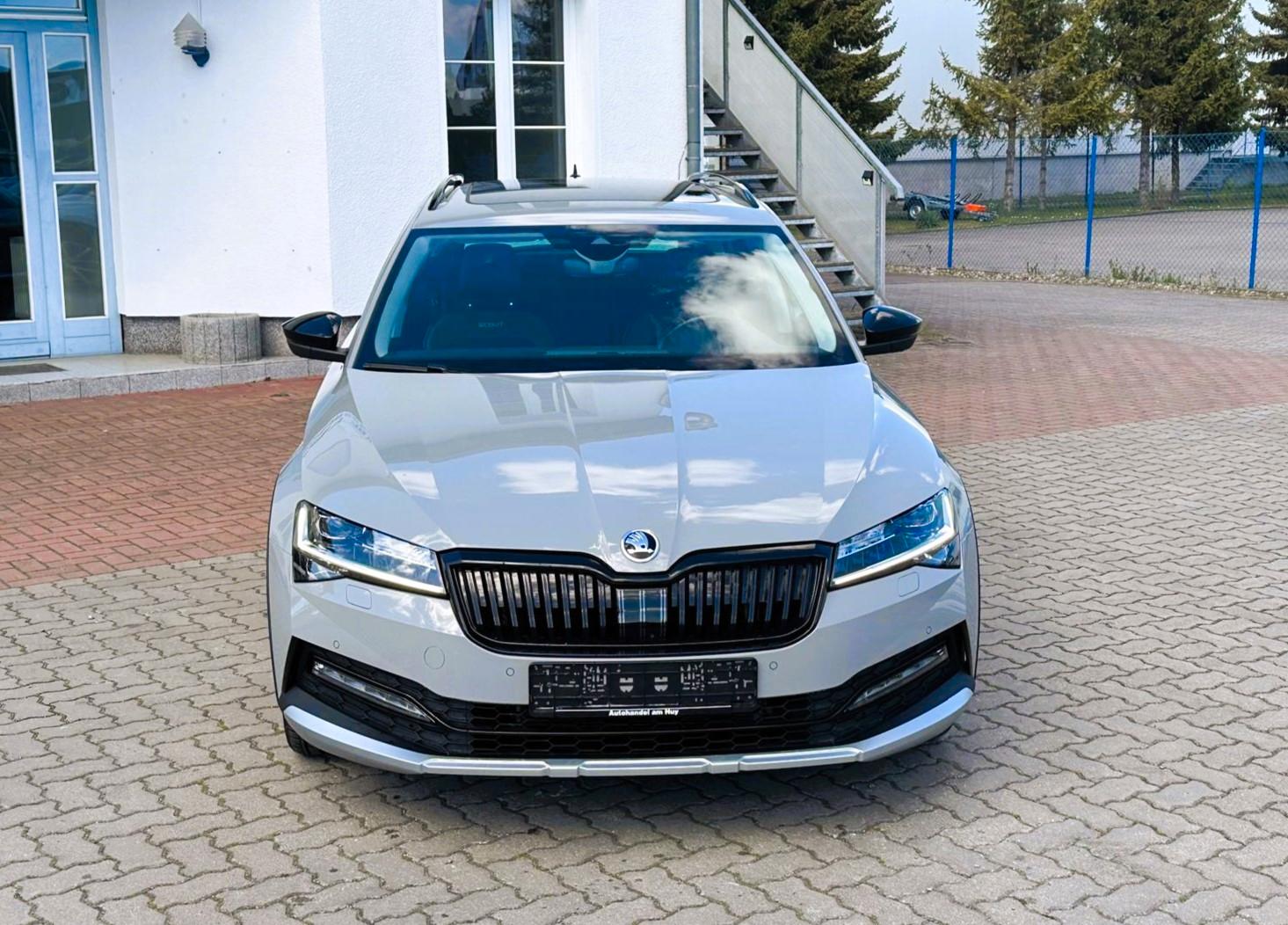Skoda SuperbScout4x4 Laserlicht Pano Standheizung 360°