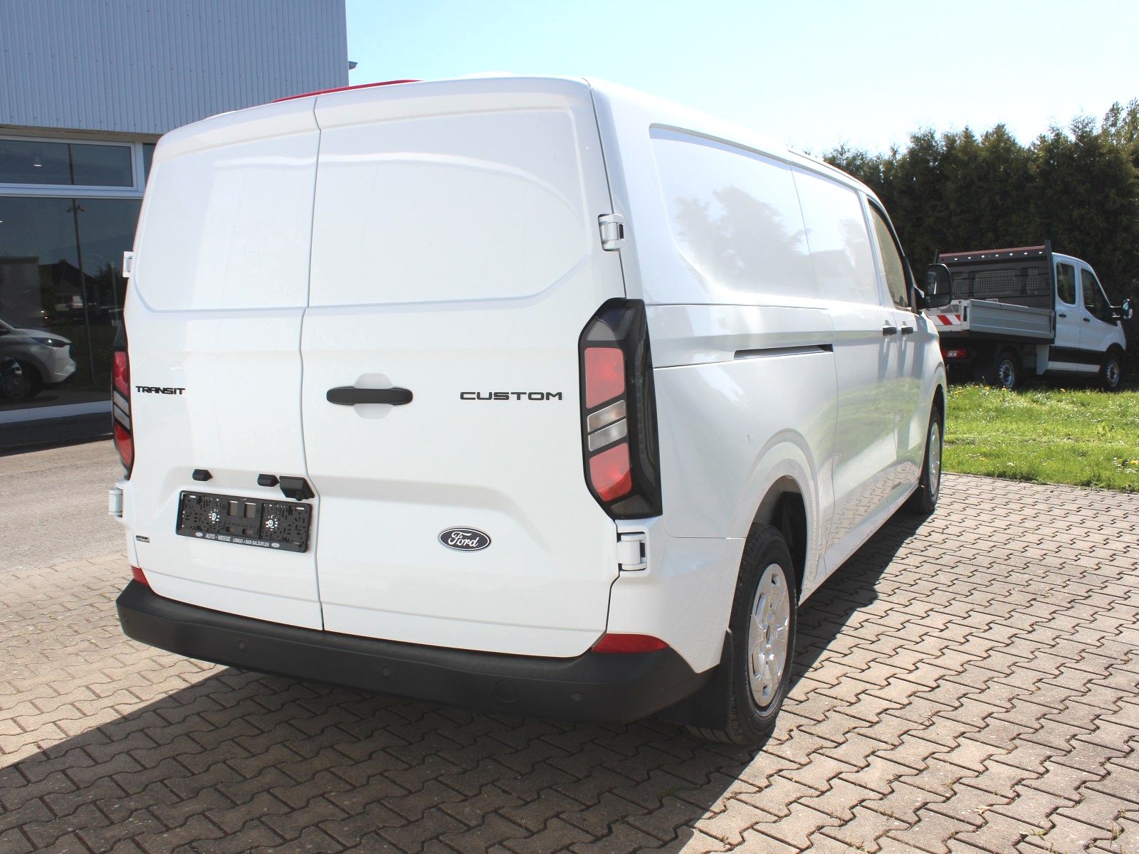 Fahrzeugabbildung Ford Transit Custom 320 L2 Trend FWD Plug-in Hybrid