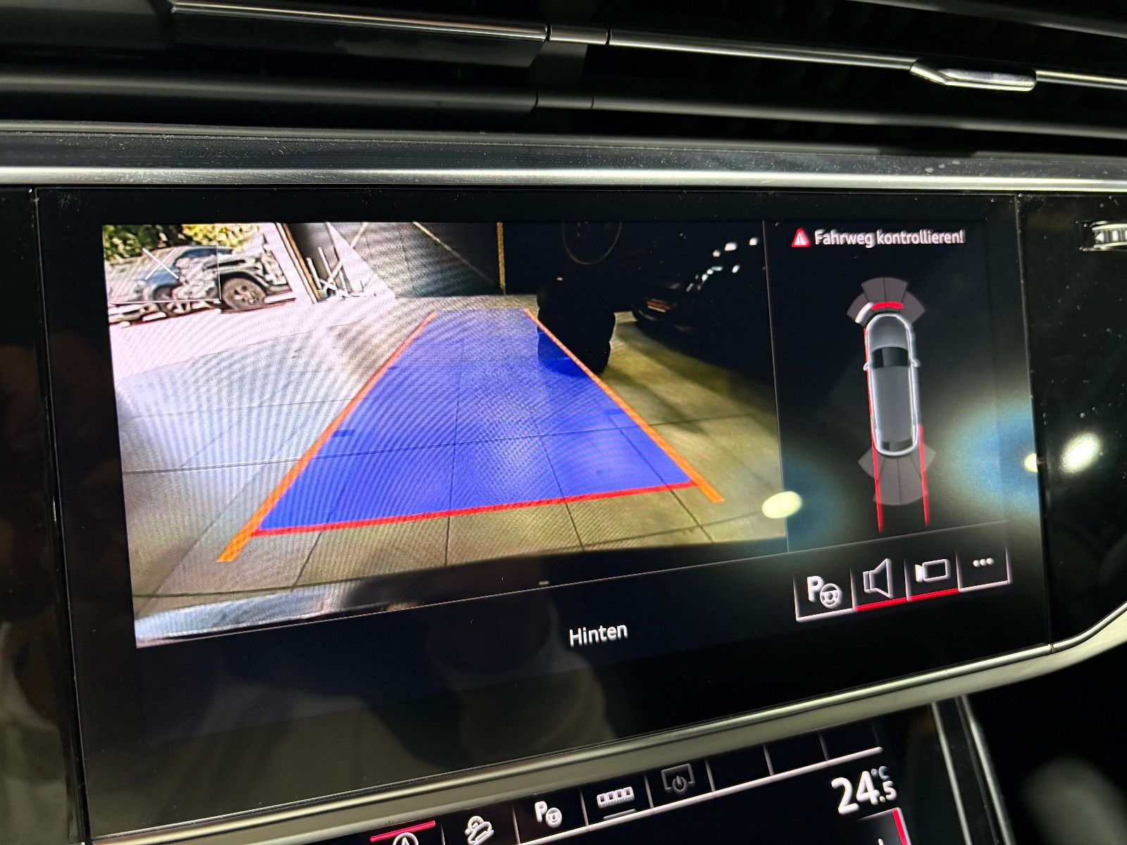 Fahrzeugabbildung Audi Q8 45 TDI quattro/APPLE/8-FACH/MASSAGE/NAVI/KAME