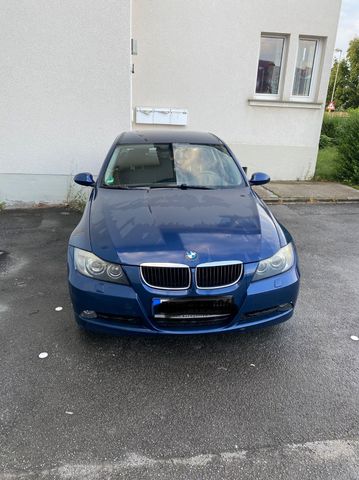 BMW 320i -