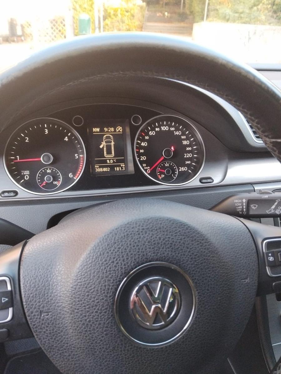 Volkswagen Passat 2012 — photo 11
